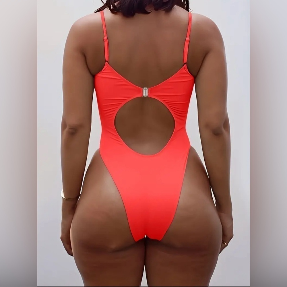 Flattering Solid One-piece Swimsuit - Picture 2 of 5